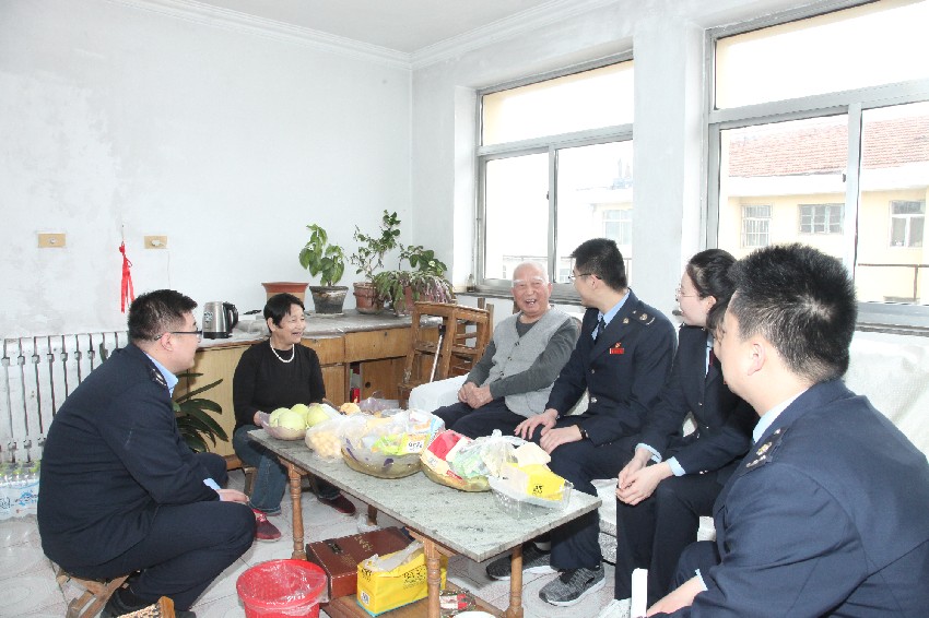 走访老干部1_副本.jpg